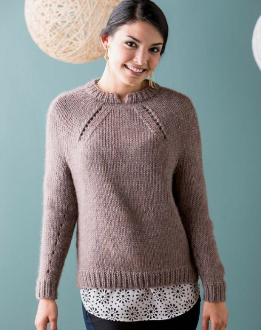 женский пуловер спицами описание