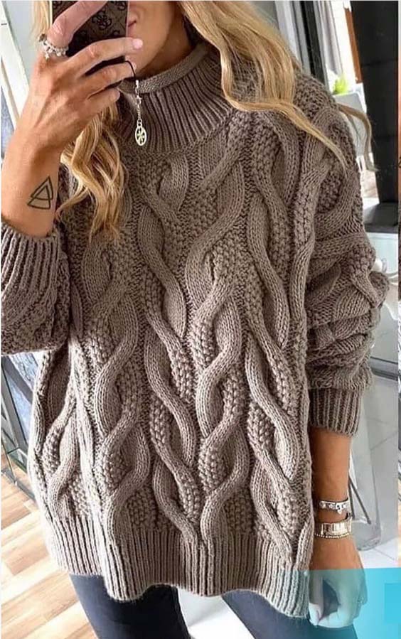 пуловер оверсайз с косами и жемчужным узором