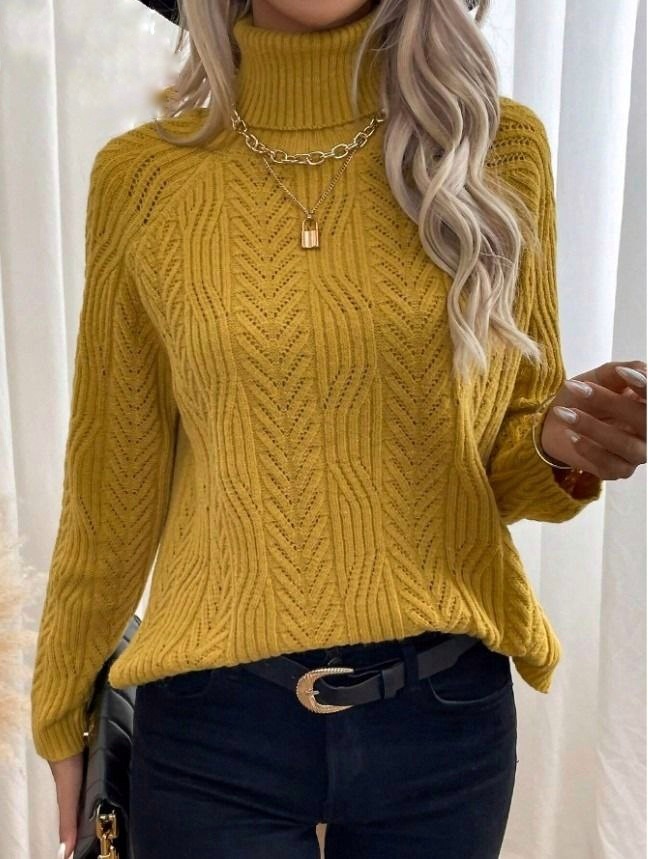 Желтый свитер спицами с вертикальными узорами — схема