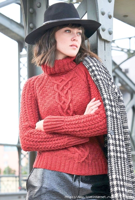 свитер реглан с аранами и косами