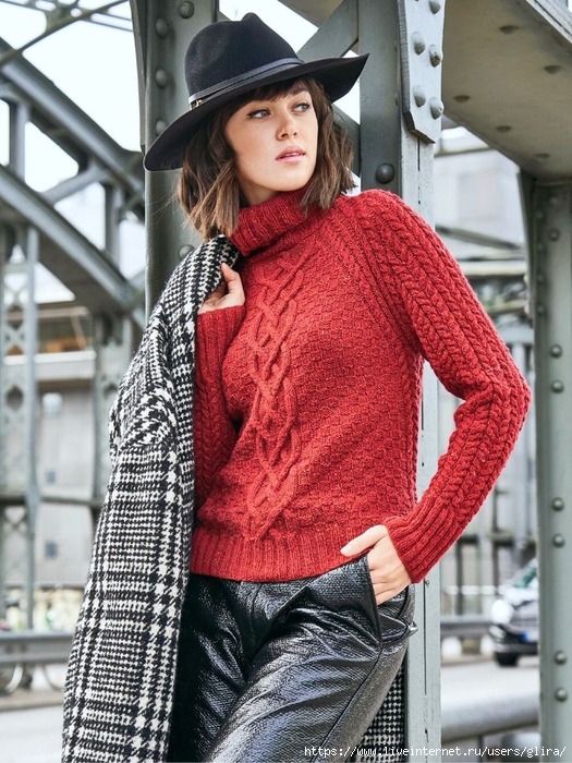 свитер реглан с аранами и косами